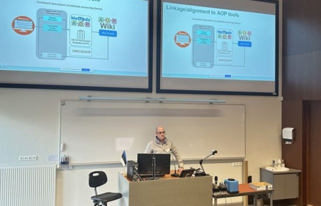 Knut Erik Tollefsen holding a workshop on environmental metadata, modelling and FAIRification.