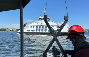 NIVA-forskere tar bunnprøver av Oslofjorden. Foto: NIVA