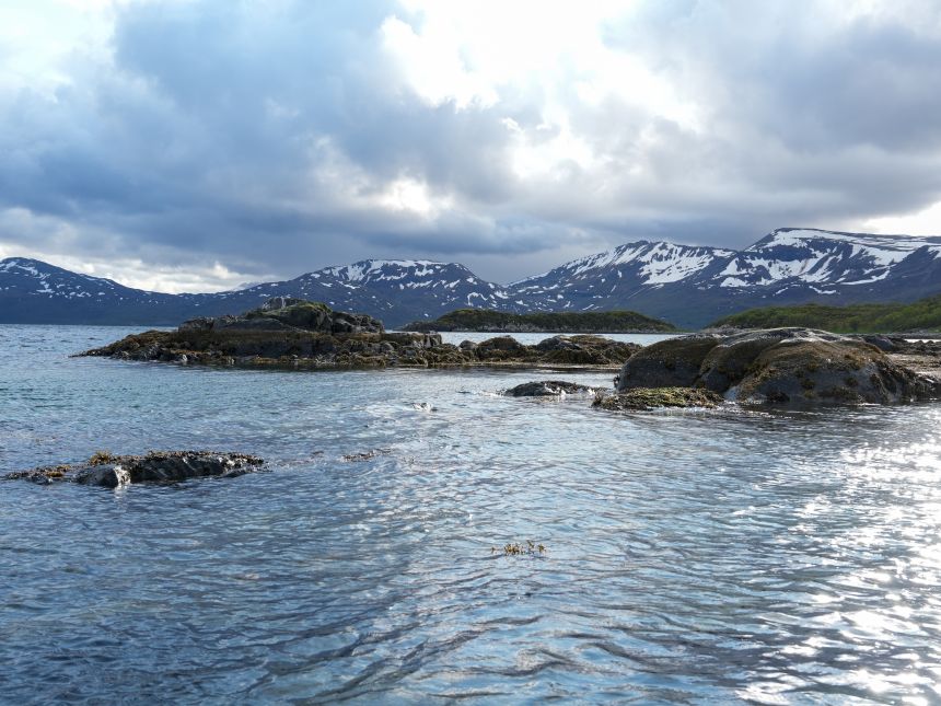Kystområde i Norge, vann, skjær og skyer