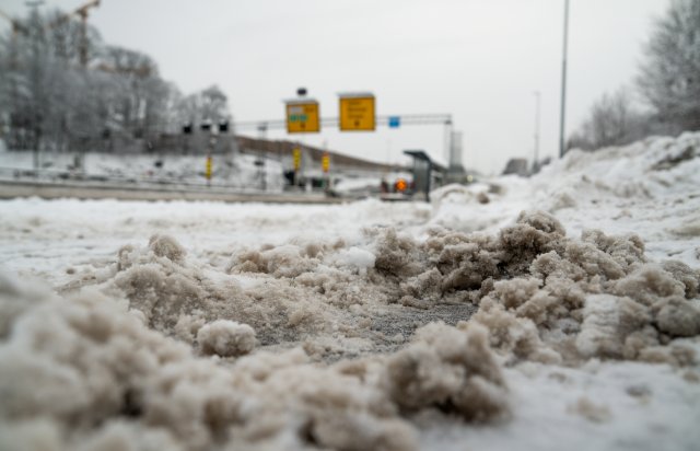 Veikryss med forurenset snø
