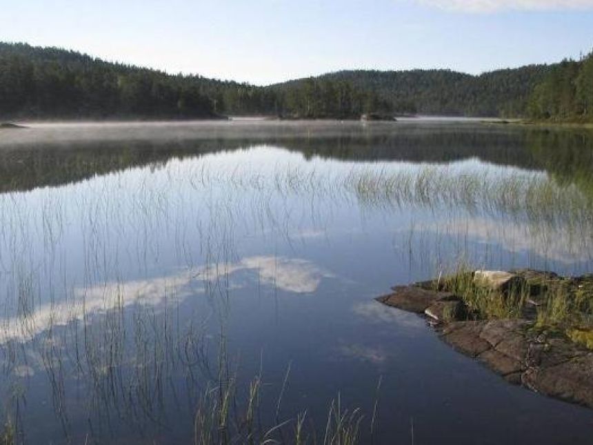 Stille innsjø